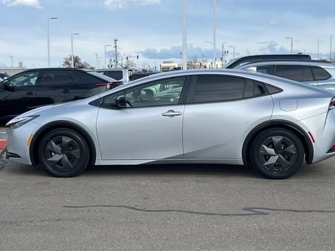 Used 2025 Toyota Prius LE image 9