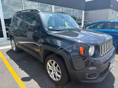 Used 2017 Jeep Renegade Latitude w/ Popular Equipment Group AWD/4WD image 1