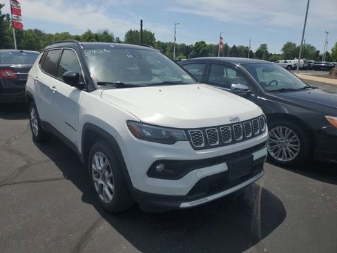 Used 2025 Jeep Compass Limited AWD/4WD image 2