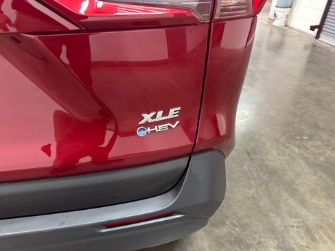 Used 2025 Toyota RAV4 XLE AWD/4WD image 33
