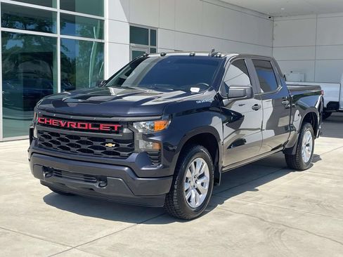Used 2022 Chevrolet Silverado 1500 Custom RWD image 2