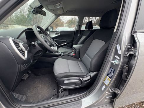 Used 2025 Kia Soul LX w/ LX Technology Package image 23