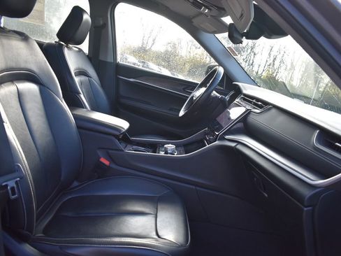 Used 2022 Jeep Grand Cherokee L Limited image 19