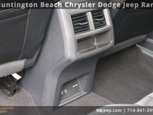 Used 2022 Volkswagen Atlas Cross Sport SEL R-Line image 33