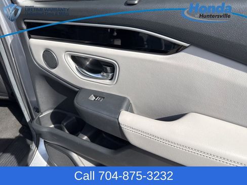 Used 2025 Honda Pilot EX-L image 15