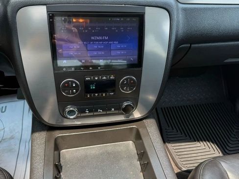 Used 2011 Chevrolet Avalanche LT w/ Luxury Package image 16