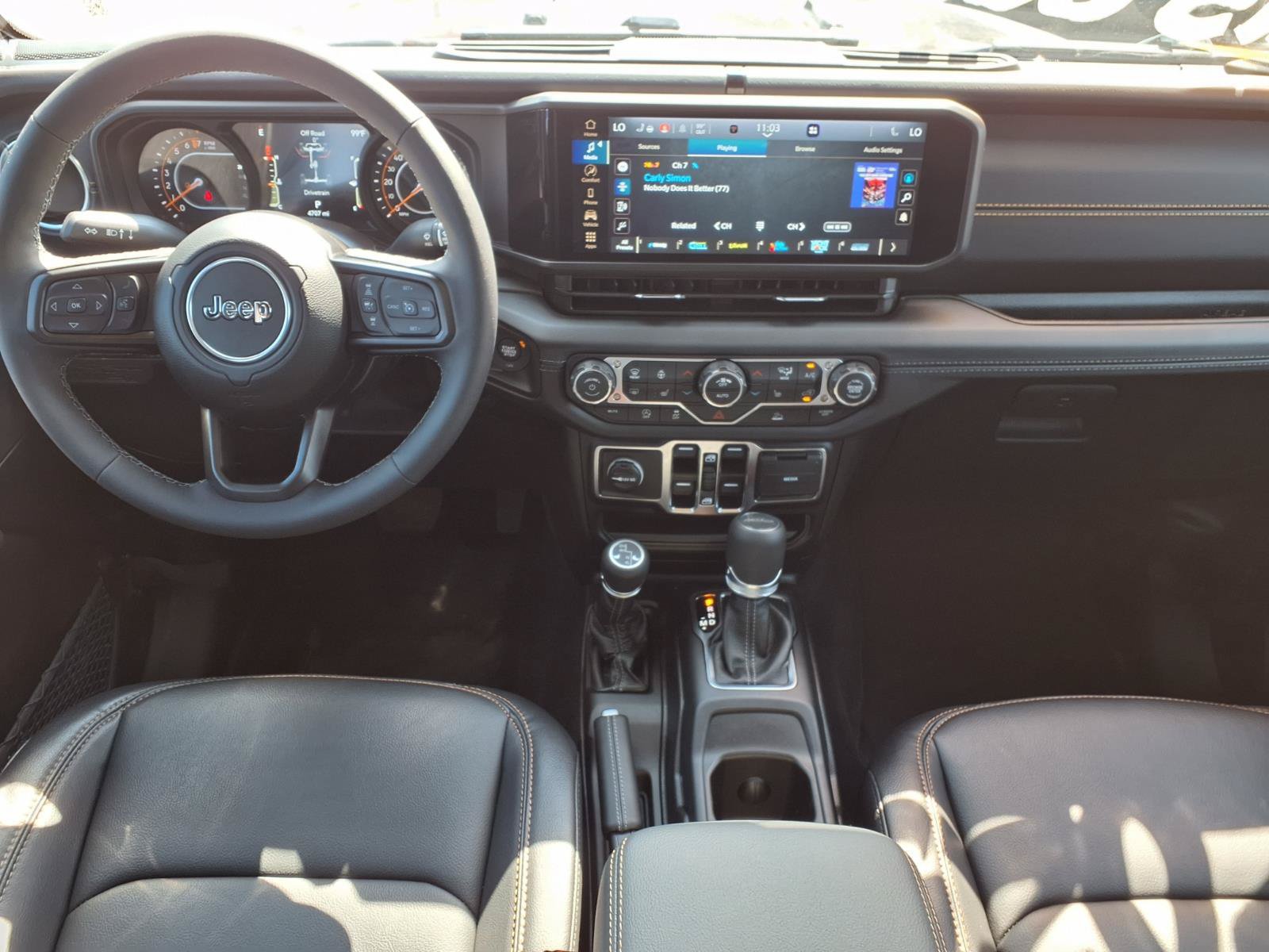 Used 2025 Jeep Gladiator Sport AWD/4WD image 11