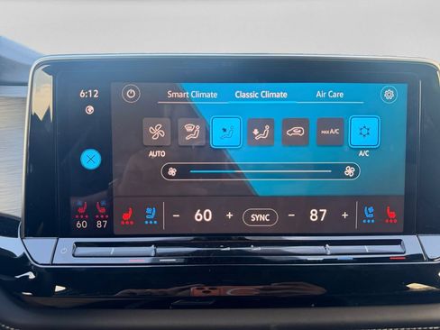 Used 2025 Volkswagen Atlas Cross Sport SE FWD image 18