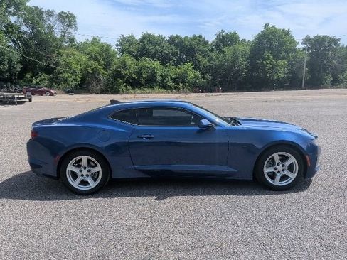 Used 2021 Chevrolet Camaro LT w/ Technology Package RWD image 7