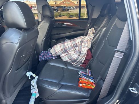 Used 2017 Cadillac Escalade Premium Luxury image 10