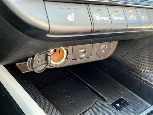 Used 2024 Hyundai Elantra Limited FWD image 12
