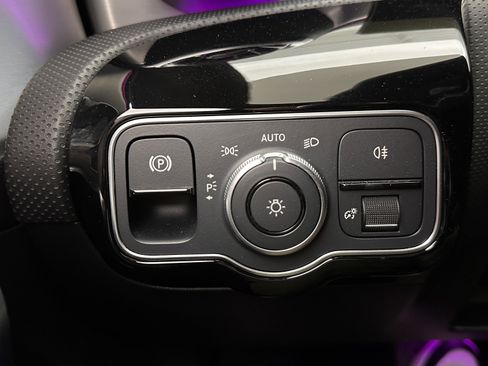 Used 2023 Mercedes-Benz CLA 250 w/ Premium Package image 21