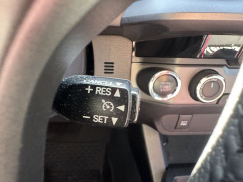 Used 2017 Toyota Tacoma TRD Off-Road w/ Tow Package (A/T) AWD/4WD image 33