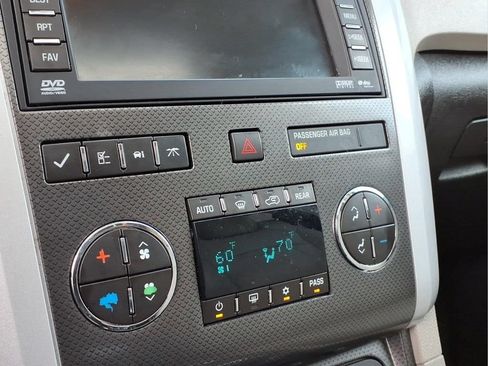 Used 2009 Chevrolet Traverse LTZ AWD/4WD image 12