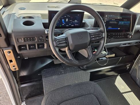 Used 2024 Chevrolet Brightdrop 400 w/ Commercial Equipment Package AWD/4WD image 6