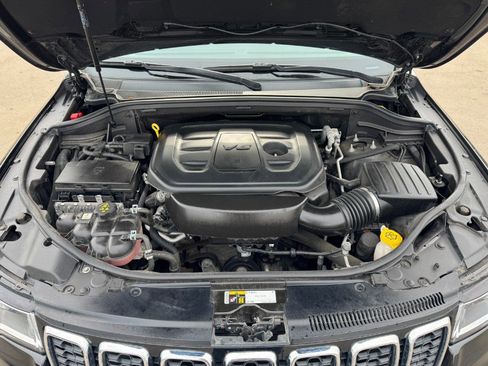 Used 2020 Jeep Grand Cherokee Laredo w/ Security & Convenience Group image 24