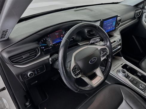 Used 2022 Ford Explorer XLT w/ Equipment Group 202A image 25