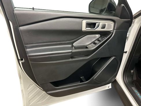 Used 2020 Ford Explorer Platinum w/ Premium Technology Package AWD/4WD image 16