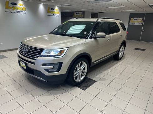 Used 2017 Ford Explorer Limited AWD/4WD image 2