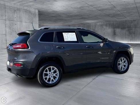 Used 2018 Jeep Cherokee Latitude Plus w/ Comfort/Convenience Group image 5