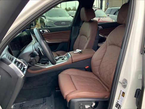Used 2024 BMW X7 xDrive40i w/ M Sport Package AWD/4WD image 8