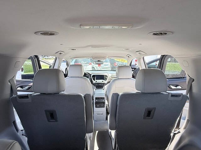 Used 2020 GMC Acadia SLT FWD image 18