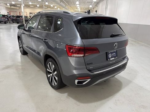 Certified 2022 Volkswagen Taos SE AWD/4WD image 6