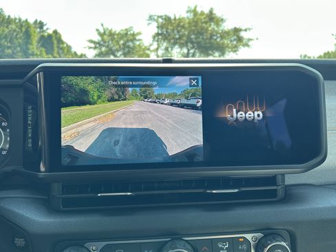 New 2025 Jeep Gladiator Sport image 30