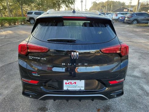 Used 2024 Buick Encore GX Sport Touring image 9