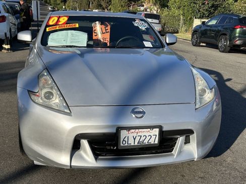 Used 2009 Nissan 370Z Coupe RWD image 3