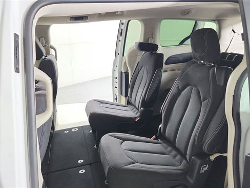 Used 2023 Chrysler Voyager LX FWD image 23