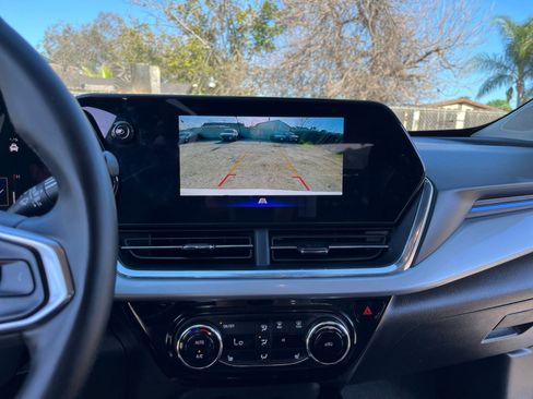 Used 2025 Chevrolet Trax LT w/ LT Convenience Package image 27