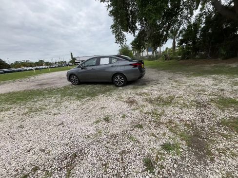 Used 2025 Nissan Versa SV FWD image 15