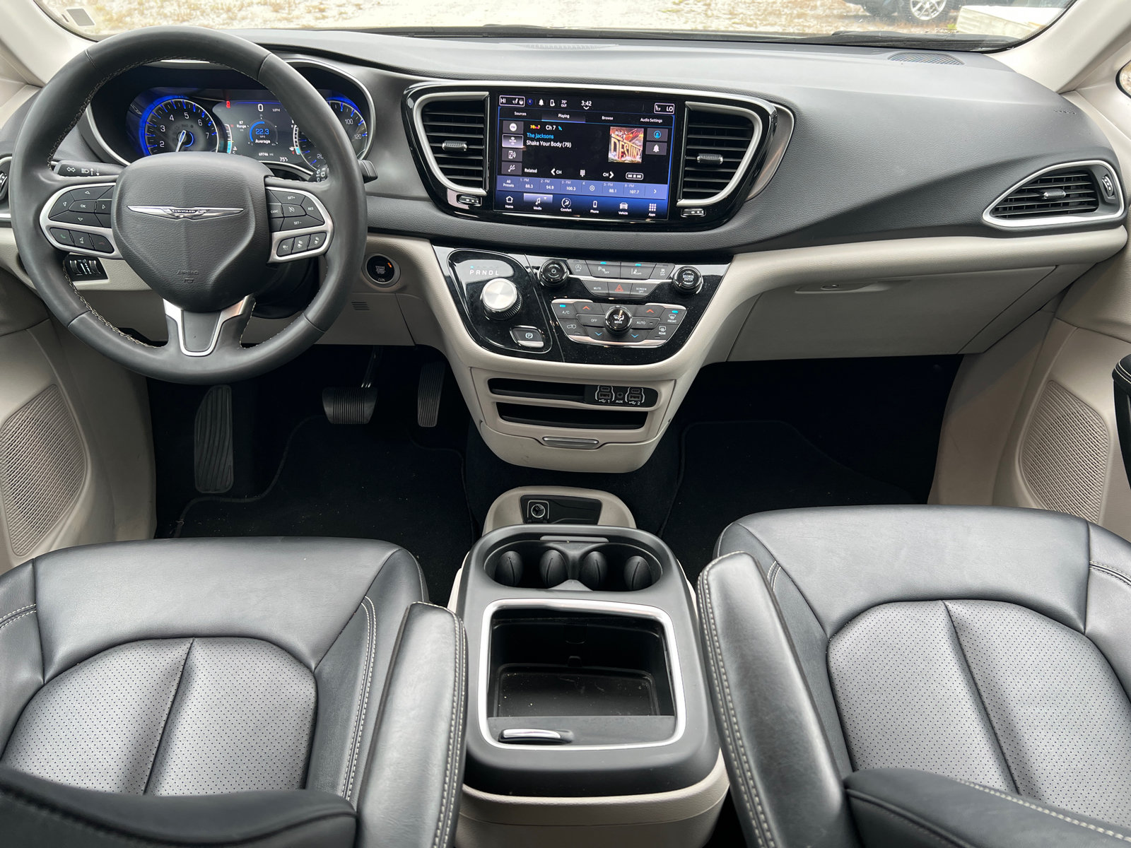 Used 2024 Chrysler Pacifica Touring-L FWD image 25