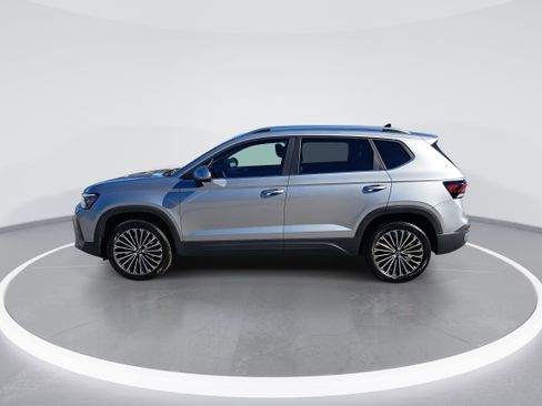 New 2026 Volkswagen Taos SE image 6