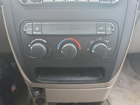 Used 2002 Chrysler Voyager Base image 25