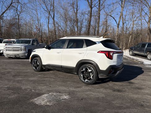 Used 2024 Kia Seltos EX image 8