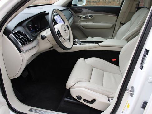 Used 2025 Volvo XC90 B6 Ultra w/ Lounge Package image 17