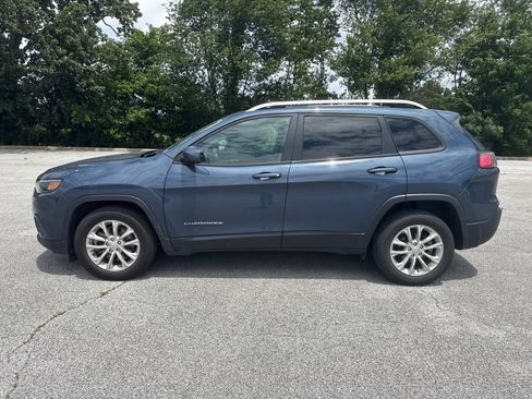 Used 2021 Jeep Cherokee Latitude w/ Mopar Interior Package FWD image 4