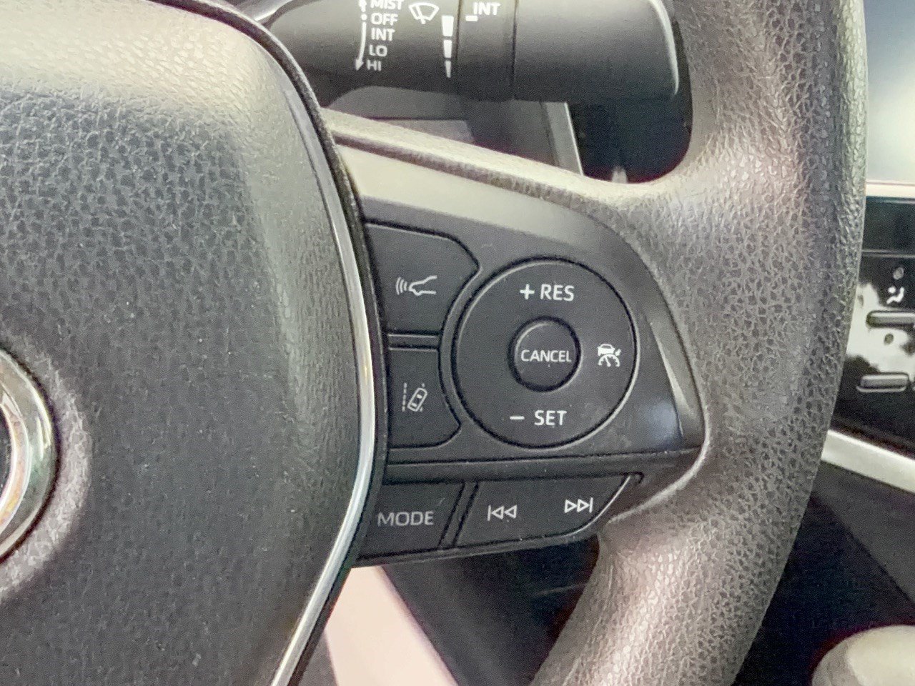 Used 2020 Toyota Camry LE FWD image 19