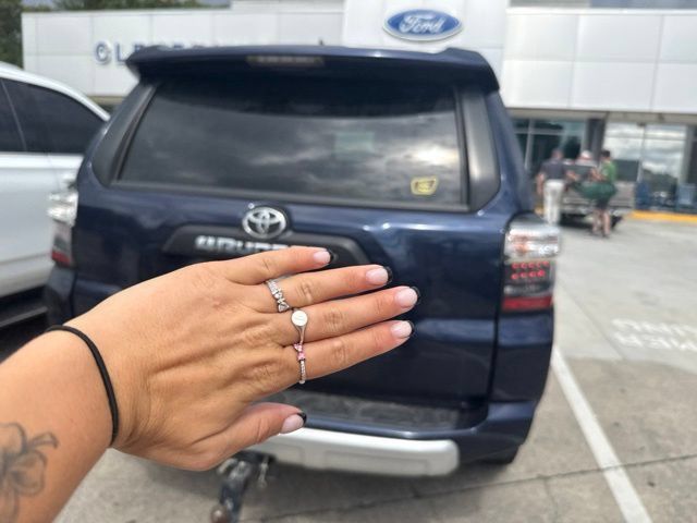 Used 2021 Toyota 4Runner TRD Off-Road AWD/4WD image 18