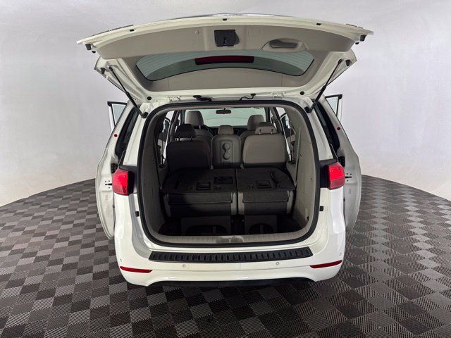 Used 2015 Kia Sedona LX w/ LX Convenience Package FWD image 17