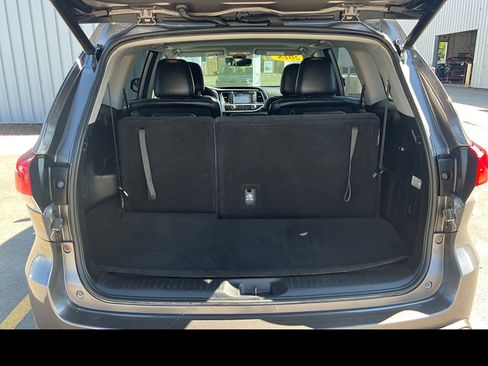 Used 2018 Toyota Highlander Limited AWD/4WD image 12
