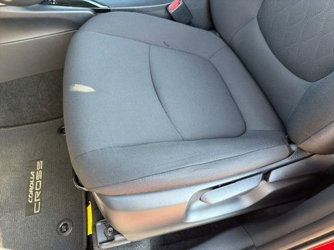 Used 2023 Toyota Corolla Cross LE image 27