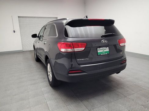 Used 2016 Kia Sorento FWD w/ LX Convenience Package image 6