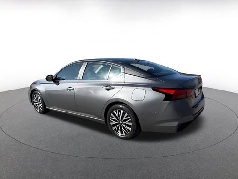 Used 2025 Nissan Altima 2.5 SV image 10