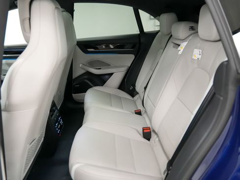 New 2026 Porsche Macan 4 Electric image 18