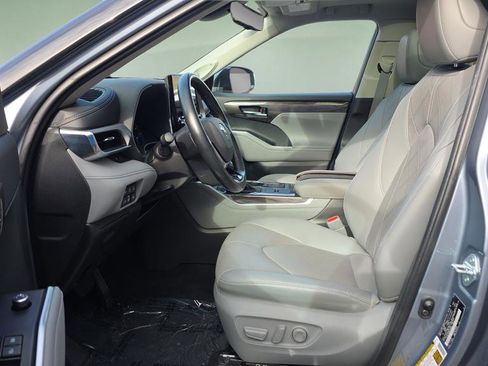 Used 2021 Toyota Highlander Platinum image 10