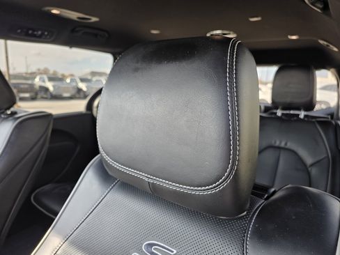 Used 2021 Chrysler Pacifica Limited w/ Uconnect Theater Family Group image 22