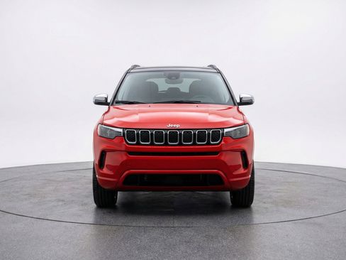 Used 2025 Jeep Compass Limited AWD/4WD image 2